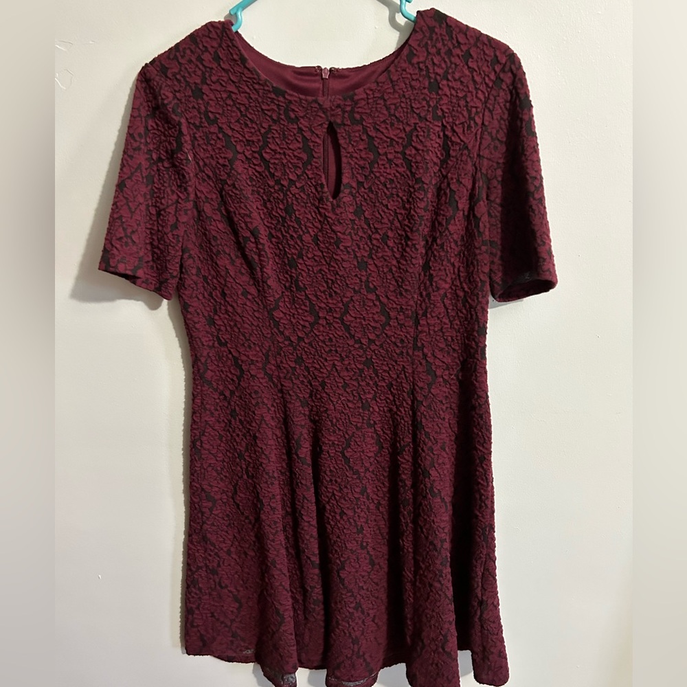 Black and burgundy short sleeve dress